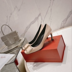 Roger Vivier flat shoes